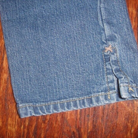 LEVI STRAUSS Signature CAPRI Jeans *UNUSUAL POCKET detail *MED WASH Denim * sz 4 - Picture 3 of 6